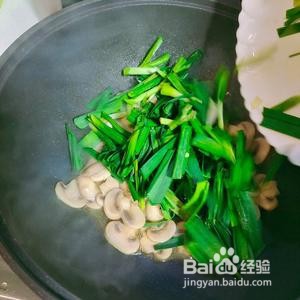 怎么做家常的蘑菇炒蒜苔