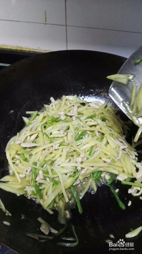 最简单的青椒土豆炒肉丝