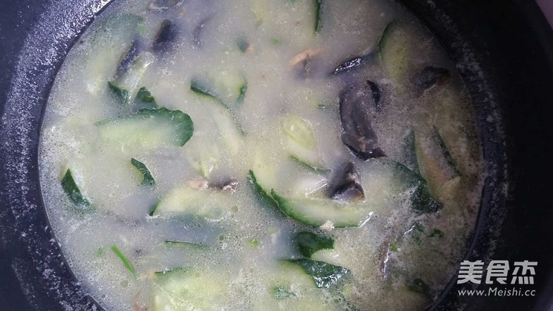 皮蛋黄瓜汤的做法