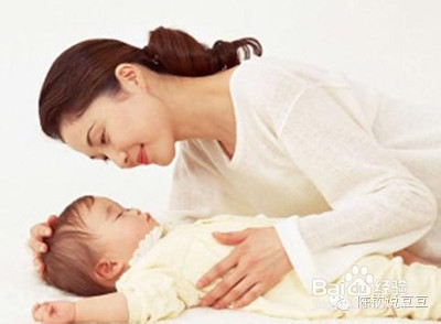 如何防止宝宝溢奶、呛奶