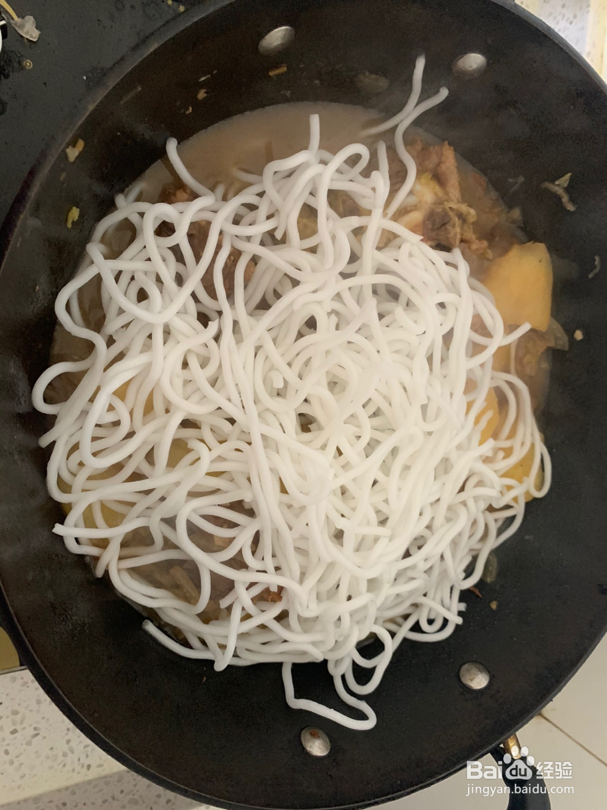 猪骨头烩酸菜的做法