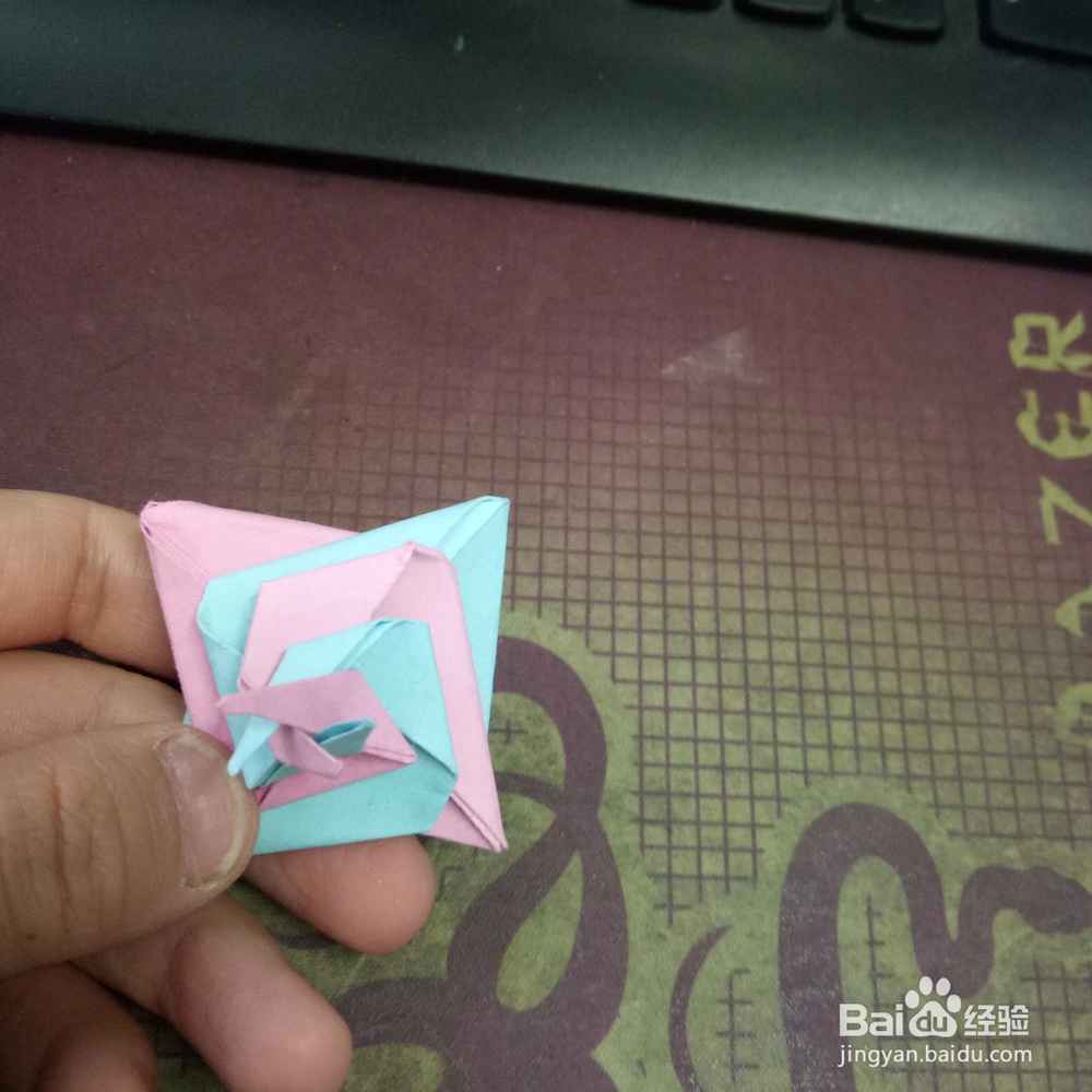 旋转花的折纸方法