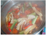 鱿鱼酸辣汤的做法