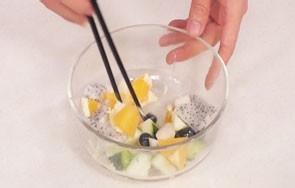 二孩孕早期食物蓝莓果蔬沙拉做法