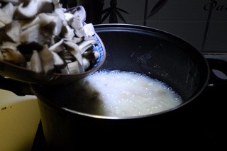 平菇猪肉二米粥