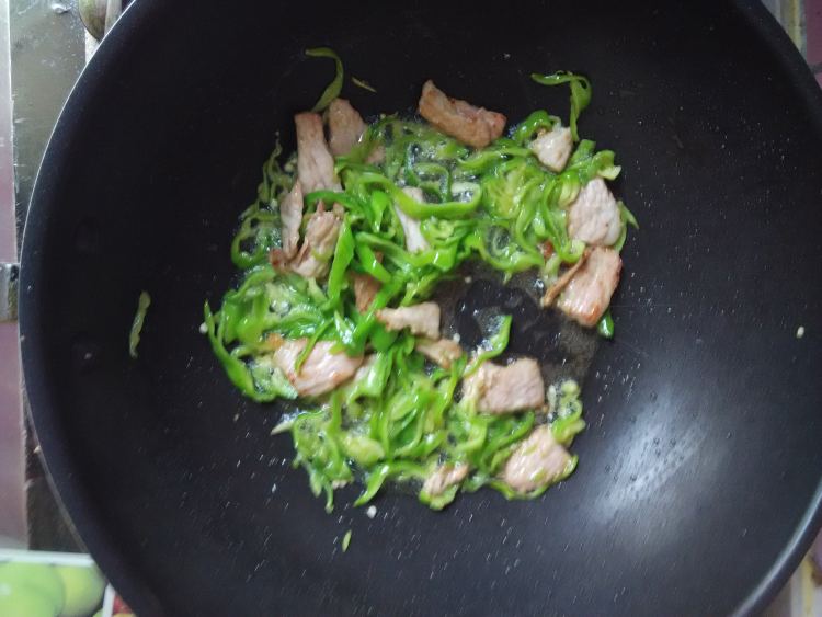 黑木耳炒肉片的做法，味道特别棒！