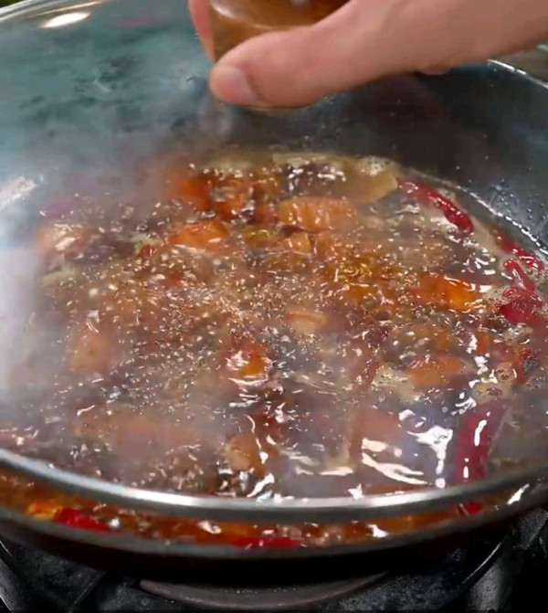 特色鹌鹑蛋红烧肉