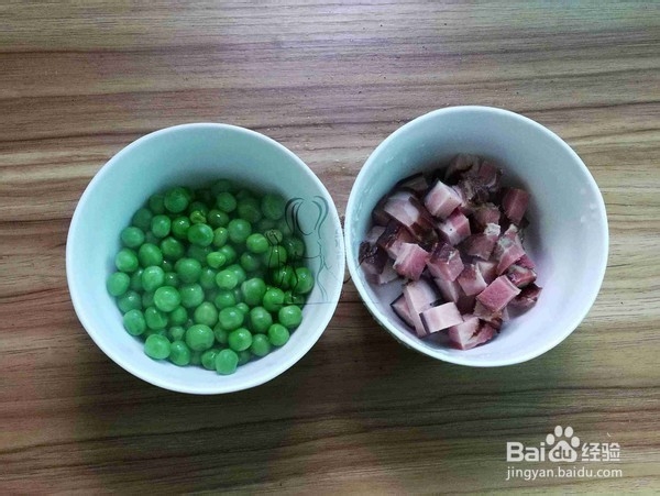 腊肉土豆焖饭的做法