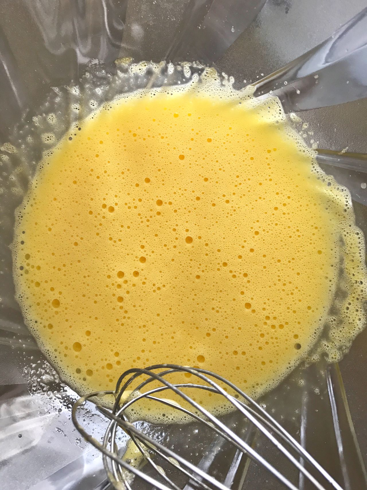 让我们一起学习草莓慕斯奶油蛋糕的做法吧