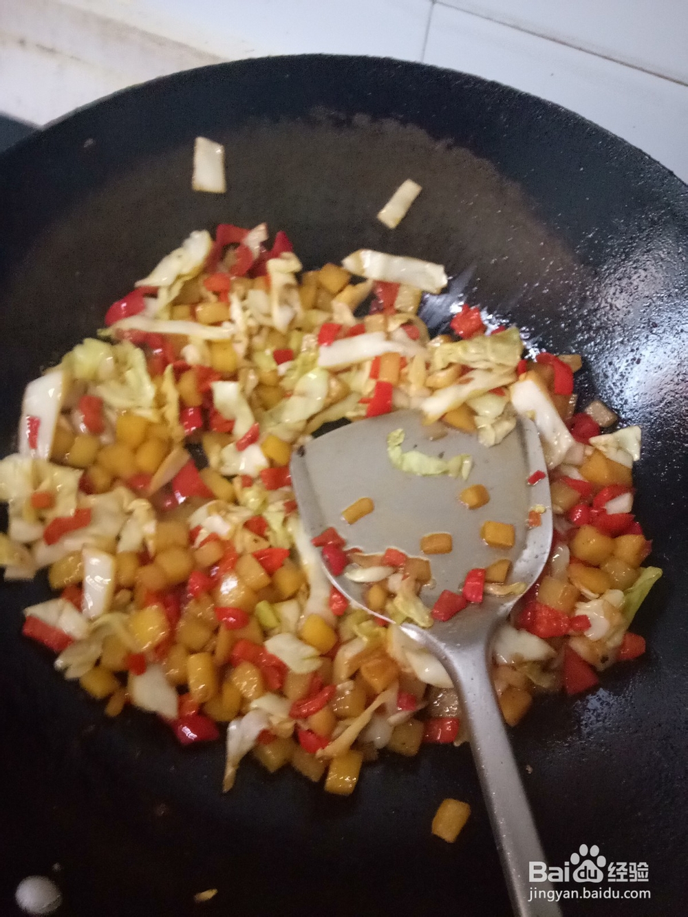 土豆红椒包菜鸡蛋炒饭