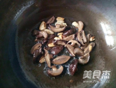 香菇炒西葫芦片