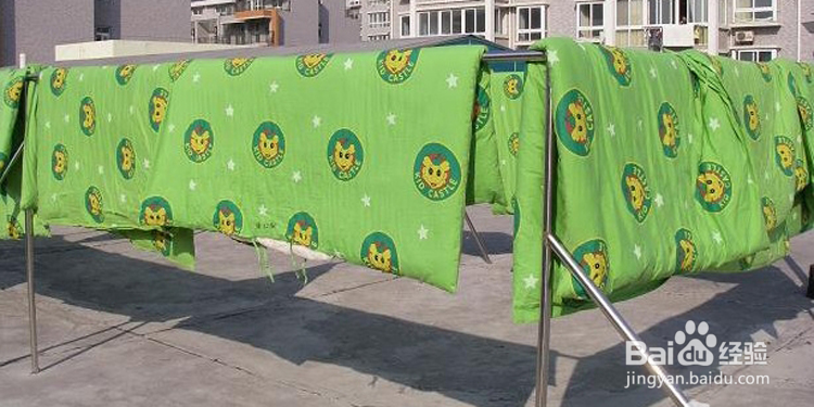 怎样快速去除被子上的霉味?