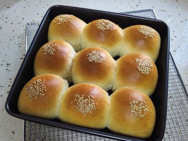 全麦芝麻小餐包