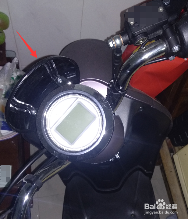 电动车如何锁车头和车身?