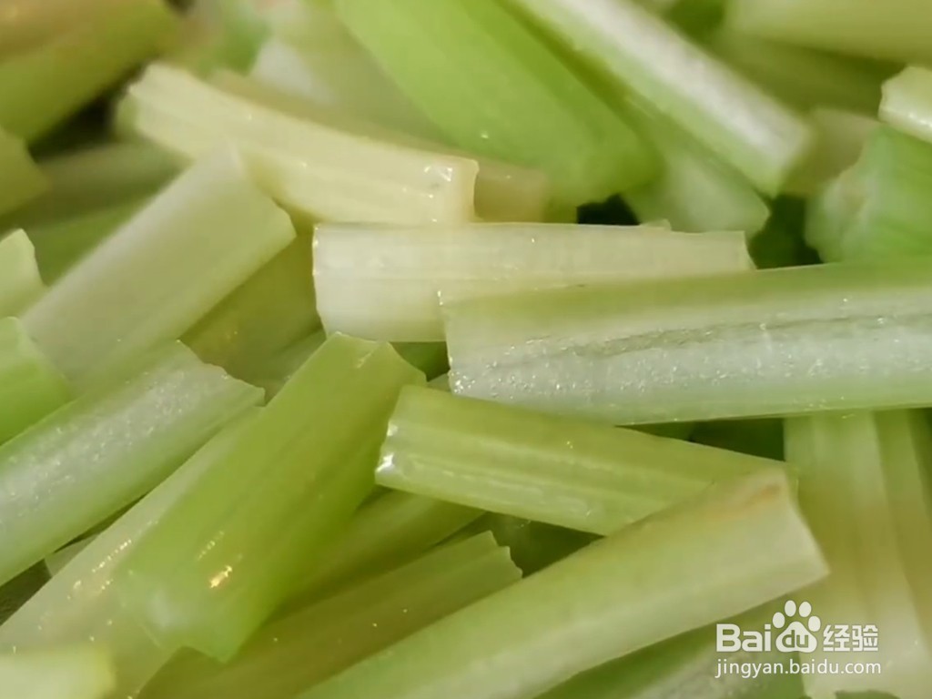 白萝卜和芹菜的碰撞