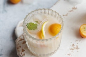 三种不同口味的网红水果茶