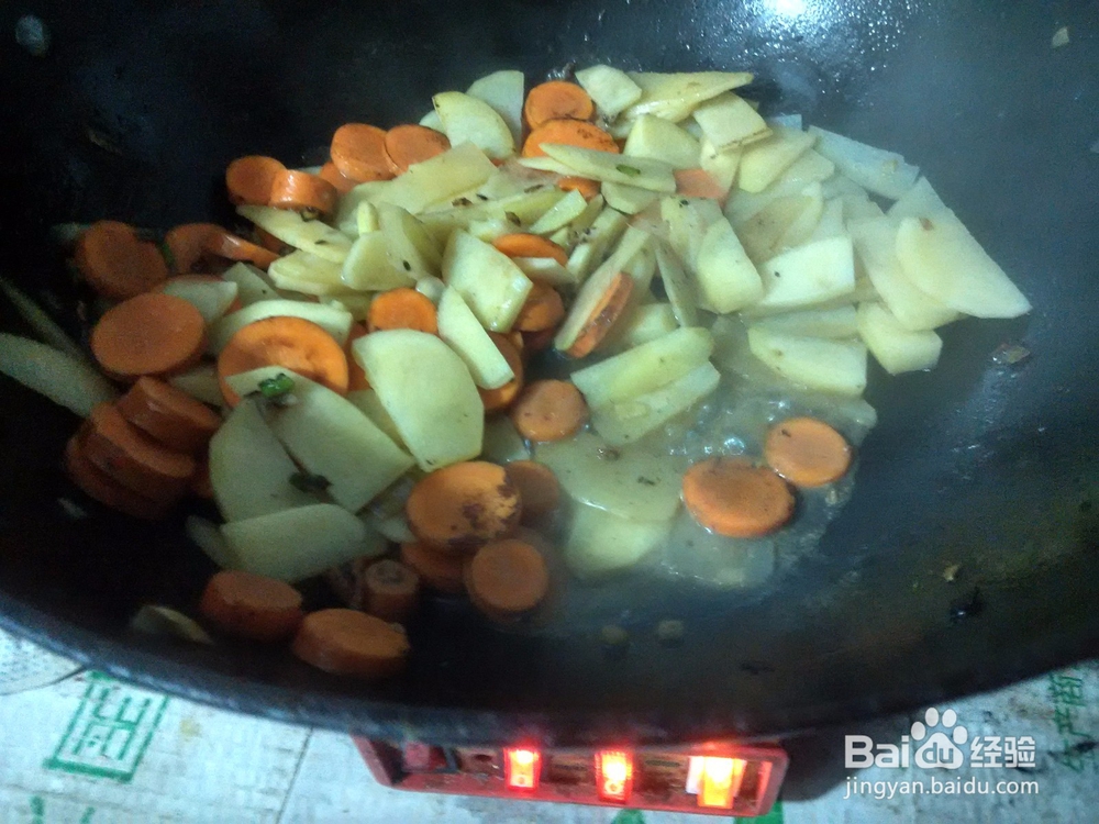 家常胡萝卜片炒土豆片