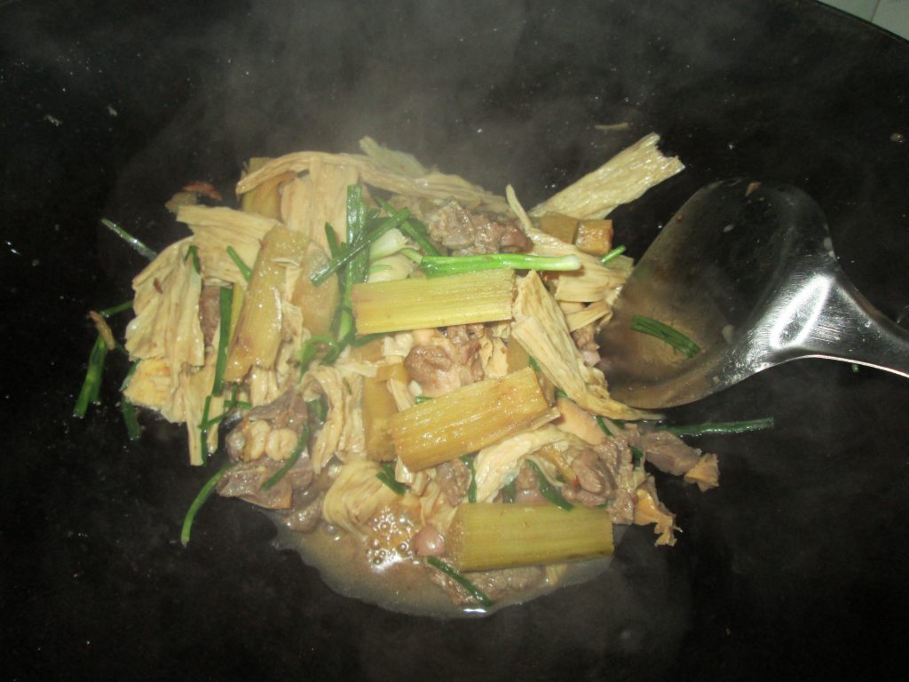 超级羊肉煲，真的好吃到爆表，赶紧学起来