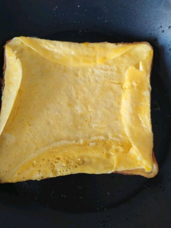 奶香草莓鸡蛋吐司