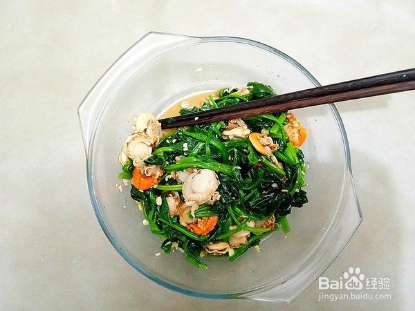 如何做美味的菠菜拌扇贝