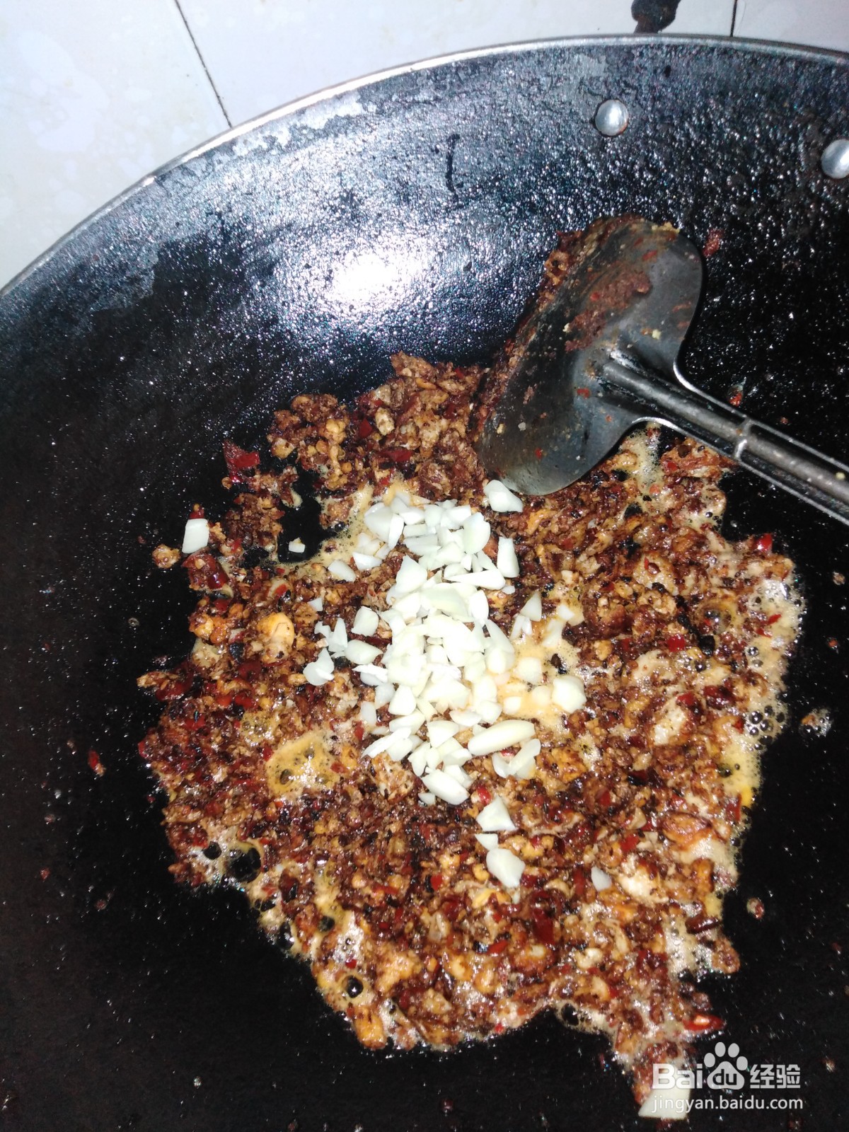 辣椒酱如何炒蛋送饭？