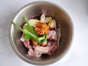 腐乳蒸鸡的做法