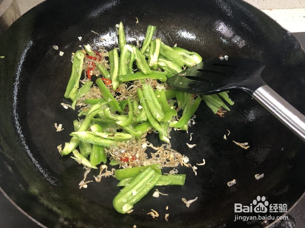 抢着吃的青椒吻仔鱼和风意大利面