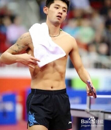 张继科脚伤未愈，除了健身运动其余一概不约~