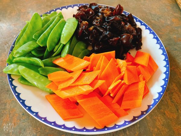 爽口秋耳荷兰豆炒鲜虾仁