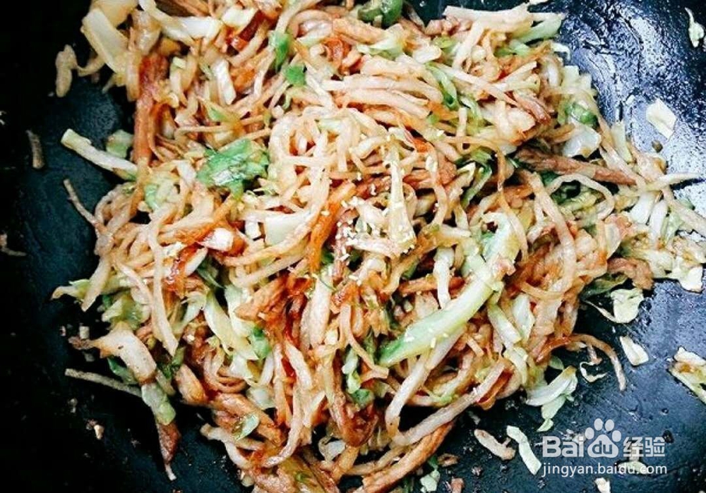 如何自制美味炒饼丝!秒杀路边摊。