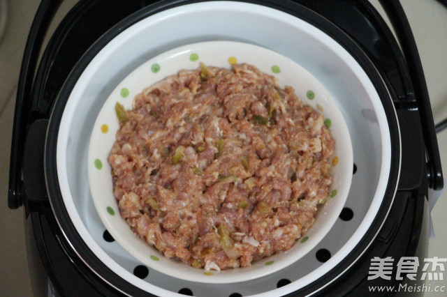 榨菜蒸肉饼的做法