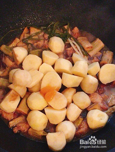 笋干土豆炖肉的做法