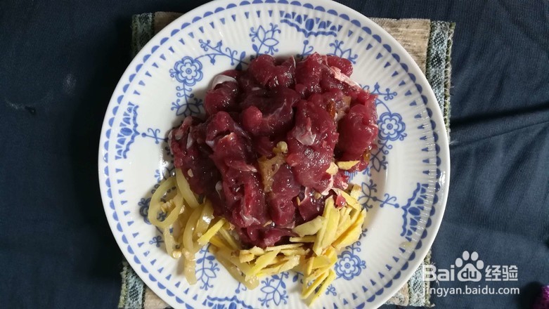 泡椒牛肉烩莴笋的做法