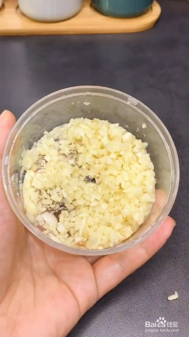 如何制作蒜香鸡翅