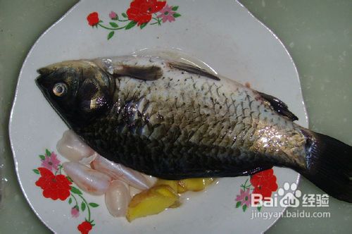 家常红烧鲫鱼的做法