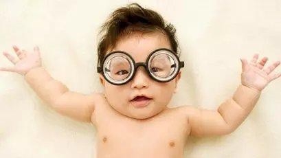 你知道为什么斜视偏爱几个月大的婴儿吗?