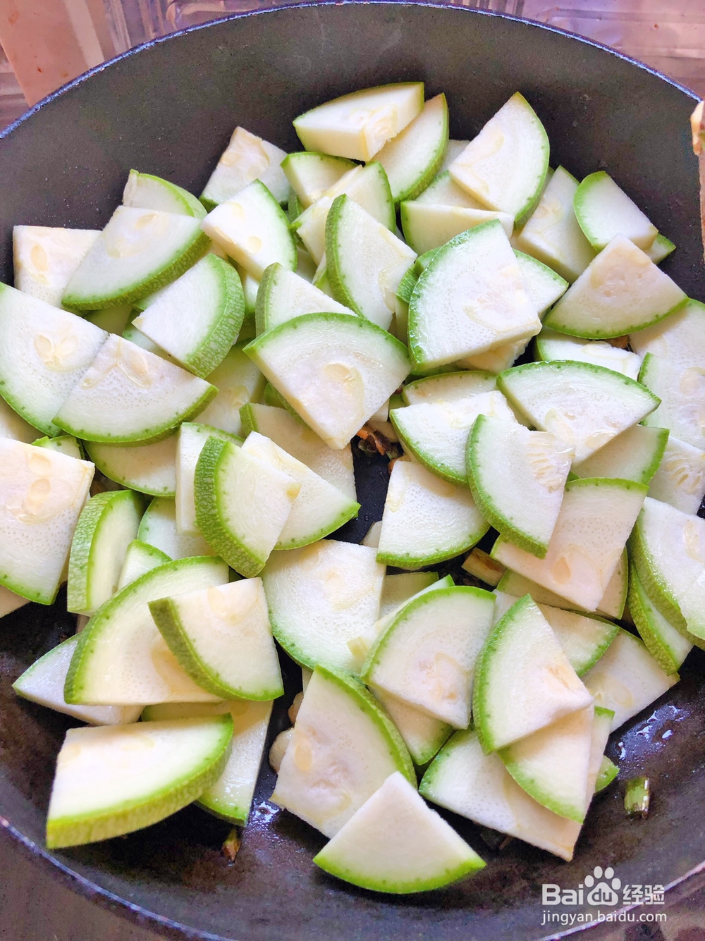 香香脆脆的西葫芦木耳炒鸡蛋