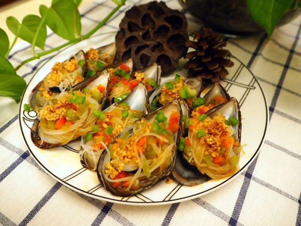 双椒蒜茸粉丝蒸青口