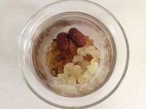 桃胶雪燕皂角米羹