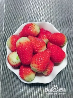 食补佳品冰糖草莓的做法