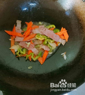 制作腊肉荷兰豆