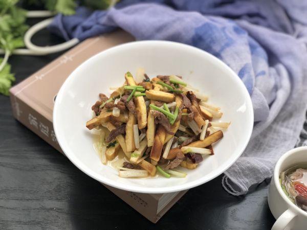 芹菜肉丝炒豆干