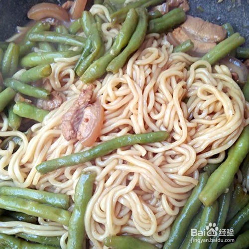 在家怎样做豆角焖面条好吃