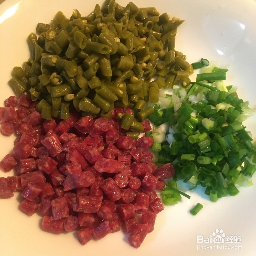 细腻美味的香肠酸豆角蛋炒饭