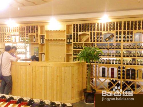 红酒专卖店的红酒架装修设计