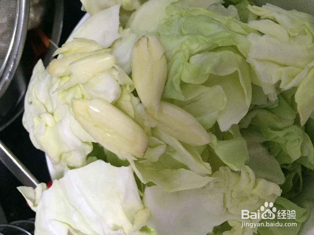手撕包心菜炒五花肉的简单之法