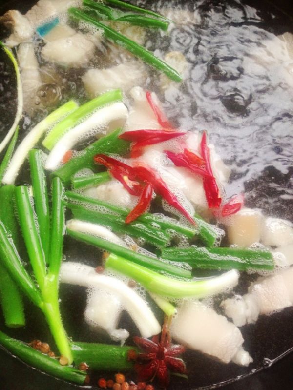 红烧肉炖胖头鱼