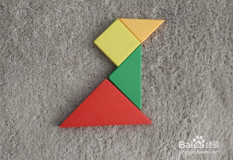 用七巧板怎样拼一只冰上滑行的企鹅？