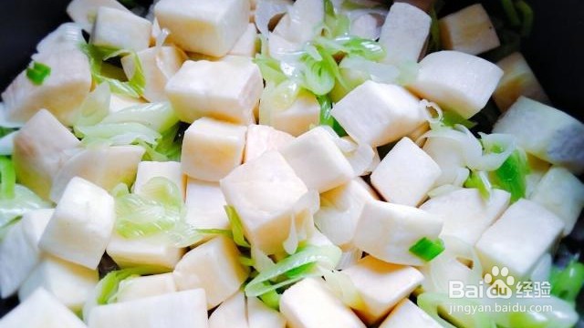 杏鲍菇炒鸡丁的家常做法