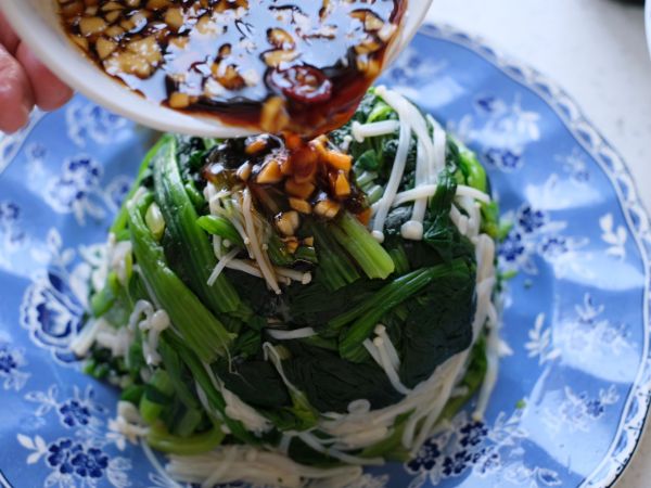 凉拌菠菜金针菇